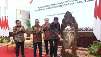 Presiden Jokowi Sebut AI Jadi Ancaman Pers, Menkominfo: Harus Ada Regulasinya