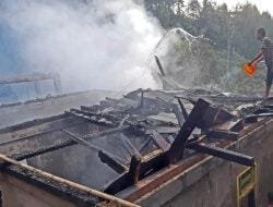 Tiga Rumah dan Kios Hangus Terbakar, Anggota DPRD Mamasa Soroti Kinerja Damkar