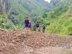 Jalan Lima Desa di Mamasa Tertimbun Longsor