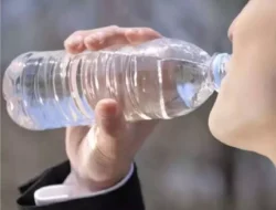 Ini Bahaya Jika Sering Mengisi Ulang Botol Air Minum Kemasan