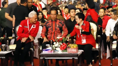 Jokowi Ikuti Langkah Ganjar ke Jawa Tengah, PDIP: Memang Kader Banteng yang Biasa Blusukan