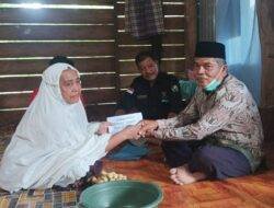 Baznas Majene dan Hikmat Salurkan Bantuan Rumah Warga Tertimpah Pohon