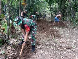 Percepatan Pembangunan Fisik, Dansatgas TMMD 1418/Mamuju Ikut Bergotong Royong