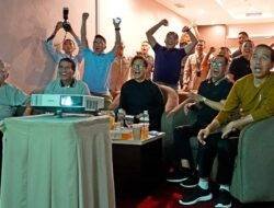 Keseruan Presiden Jokowi Nobar Bersama Menteri Saksikan Timnas Sikat Vietnam 3-0