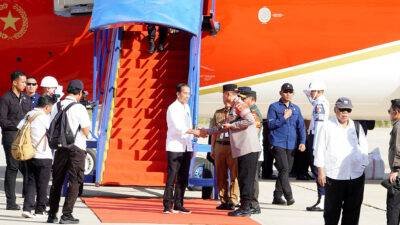 Kapolda Sulbar Bersama Forkopimda Beri Sambutan Hangat Kedatangan Presiden di Bandara Tampa Padang