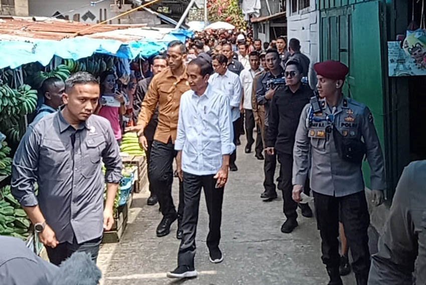 Kunjungi Pasar Tumpah di Mamasa, Presiden Sebut Harga Bahan Pokok Cukup ...