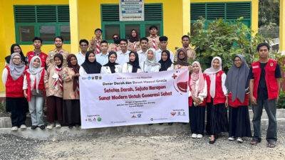 Mahasiswa KKN Tematik Unhas Gelar Sunat Massal dan Donor Darah