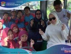 Bus Sekolah Siap Antar Jemput Gratis, Siswa Sampaikan I Love You Ibu Bupati
