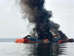 Kapal Tug Boat dan Tongkang Terbakar, 15 Korban Dievakuasi, 2 Orang Meninggal Dunia