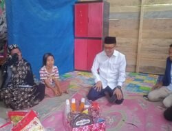 Kunjungi Warga Miskin di Batupanga, Bupati Polman Salurkan Bantuan Bahan Pokok