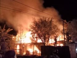 Satu Rumah di Karama Ludes Terbakar, Dipicu Korsleting Listrik, Satu Warga Alami Luka