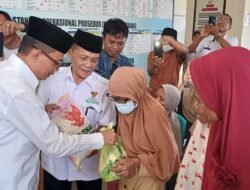 Baznas Polman Bagikan 500 Paket Bapok Sasar Warga Kurang Mampu di Daerah Pesisir