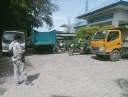 Empat Bulan Tak Terima Gaji, Petugas Kebersihan Mogok, Armada Sampah Diparkir