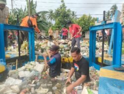Puluhan Ton Sampah Diangkat dari Saluran Irigasi di Wonomulyo