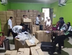 Kemenag Polman Mulai Bagikan Koper CJH Kloter 11