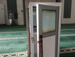 Terekam CCTV, Kotak Amal Masjid Axury Mamuju Dibobol Siang Bolong