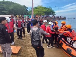 Tingkatkan Kemampuan Kesiapsiagaan Bencana, Akper Mappa Oudang Makassar Simulasi Disaster Nursing di Pantai Bahari Polewali