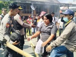 Eksekusi Lahan di Lapeo Ricuh, Massa Blokade Jalan dan Empat Orang Diamankan