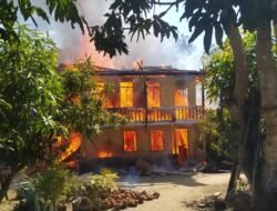 Diduga Selang Tabung Gas Bocor Saat Masak Buras Lebaran, Satu Rumah Warga di Lantora Ludes Terbakar