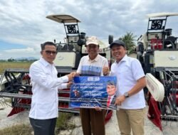 Enam Kelompok Tani di Polman Terima Bantuan Combaine Harvester