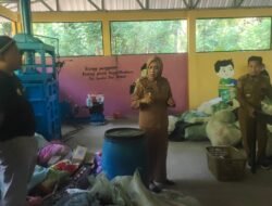 Tinjau TPS 3R KMP Beru Beru, Wabup Majene Ajak Warga Pilah Sampah dari Rumah