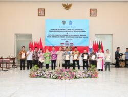 Serahkan Sertifikat di Sulut, Menteri Nusron Komitmen pada Era Presiden Prabowo PR di Bidang Pertanahan Harus Selesai