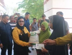 Stabilkan Harga Beras, Pemkab Polman dan Bulog Salurkan Bantuan Pangan Beras ke 44.475 KPM